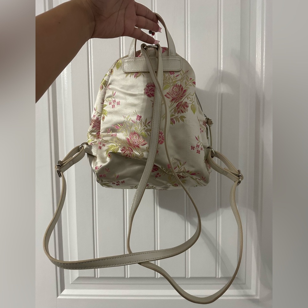 Backpack - Picture 3 of 4